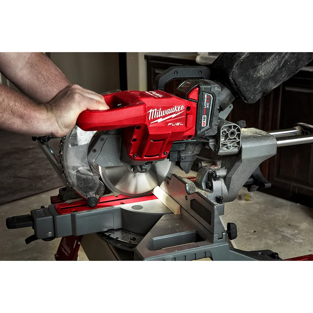 Milwaukee M18 Fuel 7-1/4". Dual Bevel Sliding Compound Miter Saw Kit